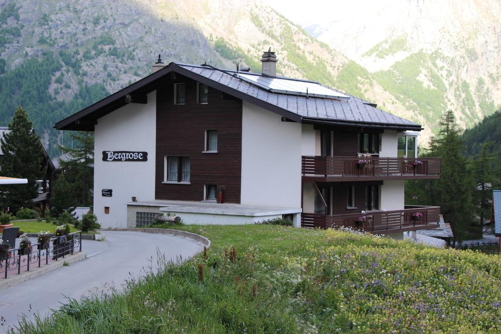 Apartments Bergrose Saas Fee Quarto foto